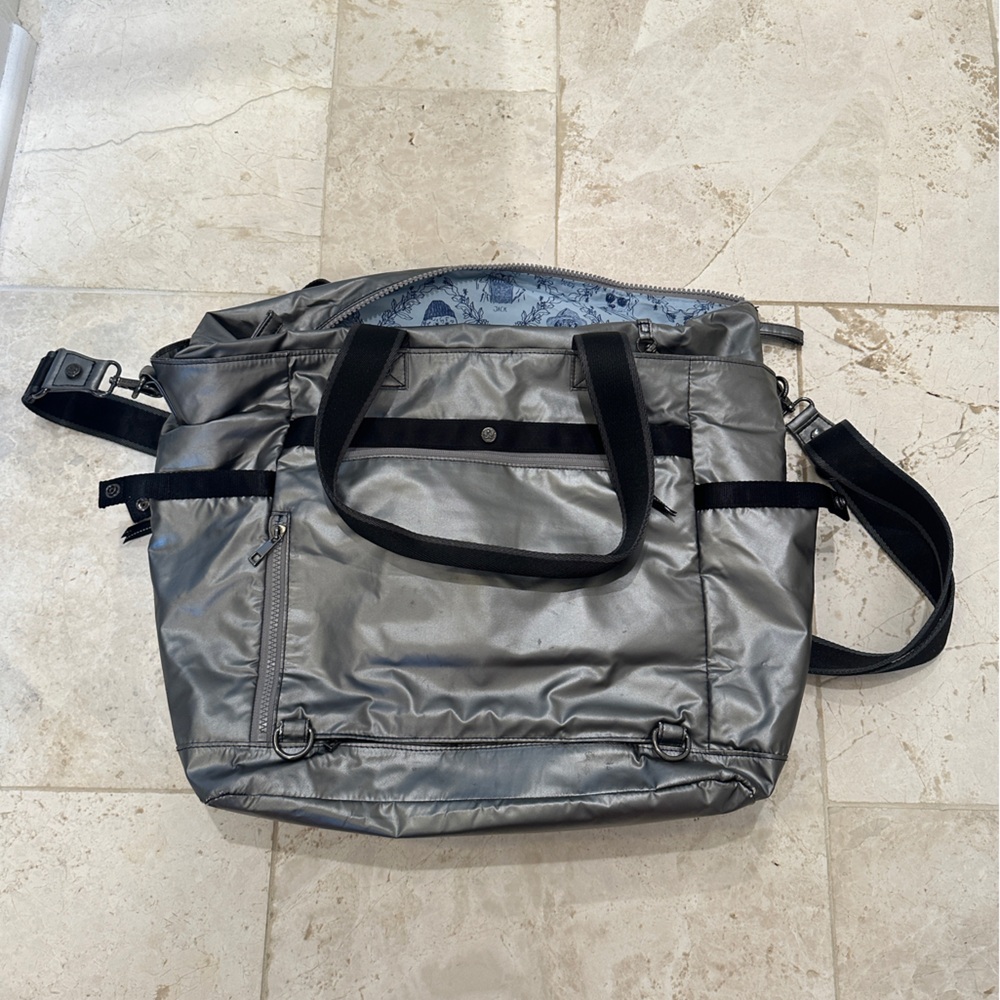 Oliver Thomas Silver and Black Diaper Bag